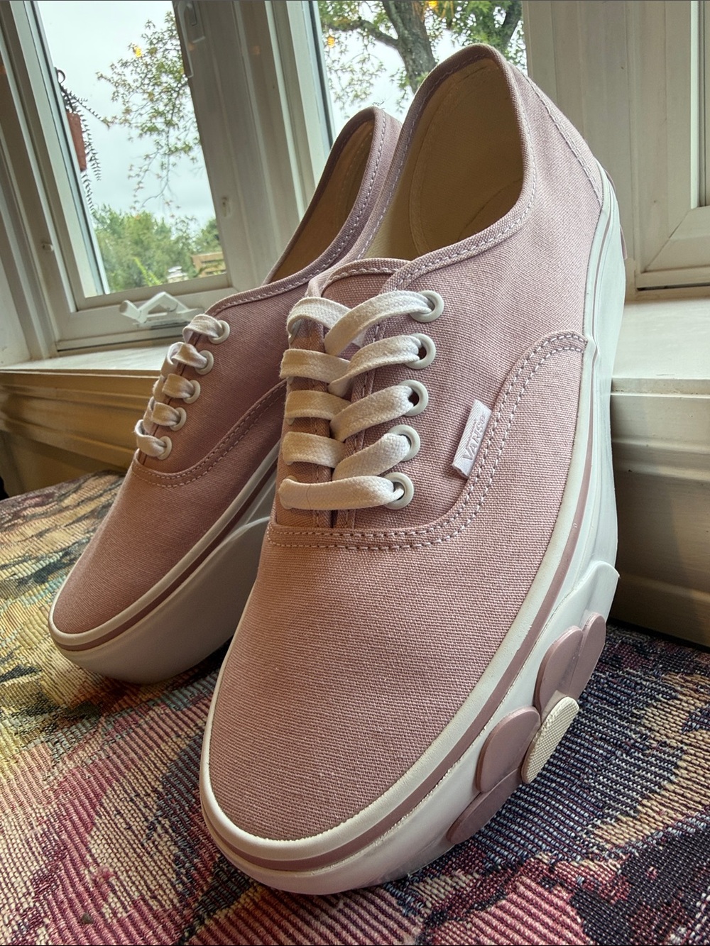 NEVER WORN! Vans Women’s Pink Canvas Platform Sneaker with Daisy Accent - Picture 7 of 12